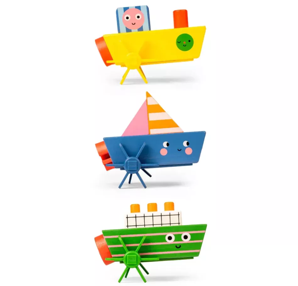 Kikkerland Pull String Bath Boats Toy – Assorted Styles – Each Sold Separately