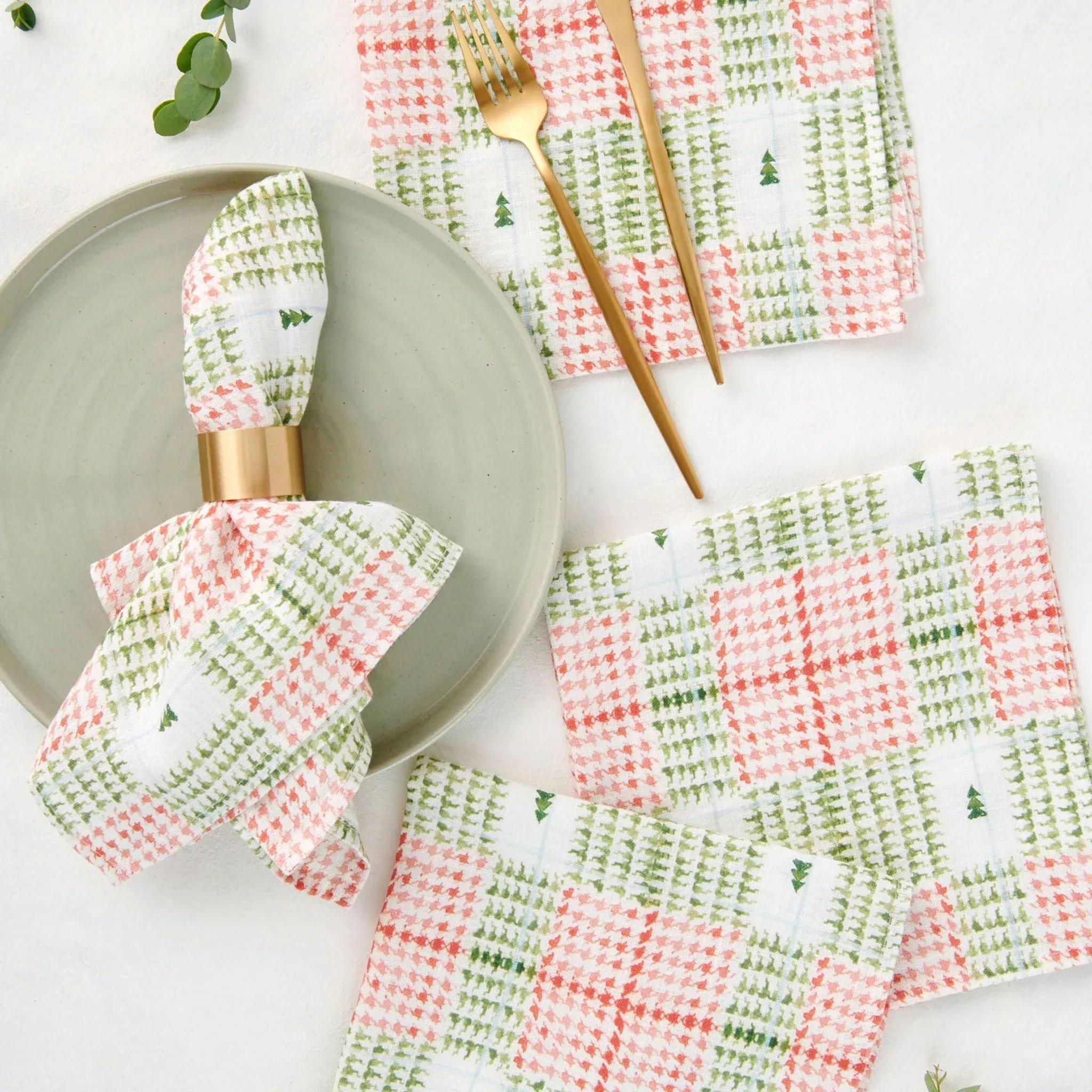 Linen Dinner Napkins in Xmas Plaid