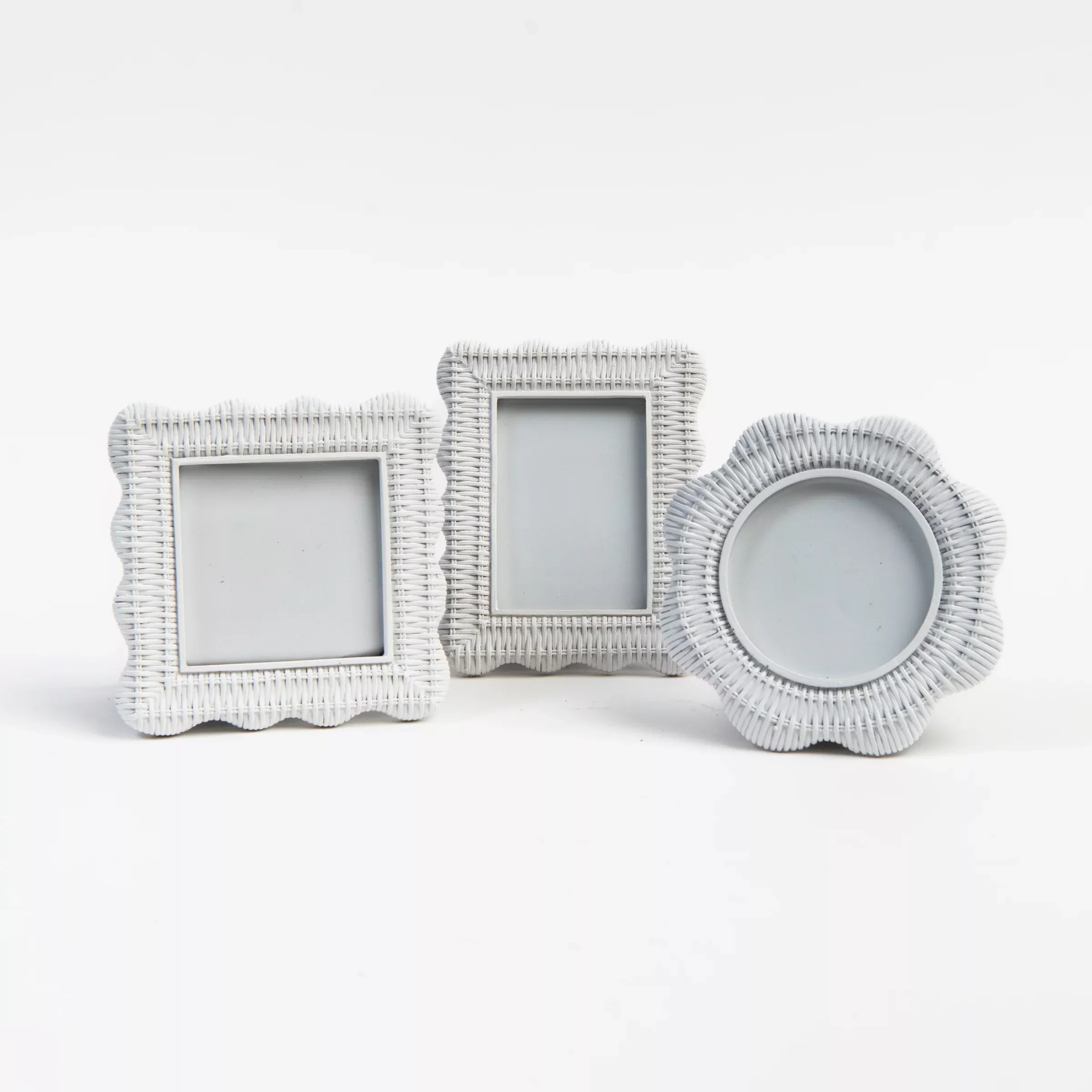 Scalloped Rattan Weave Picture Frame