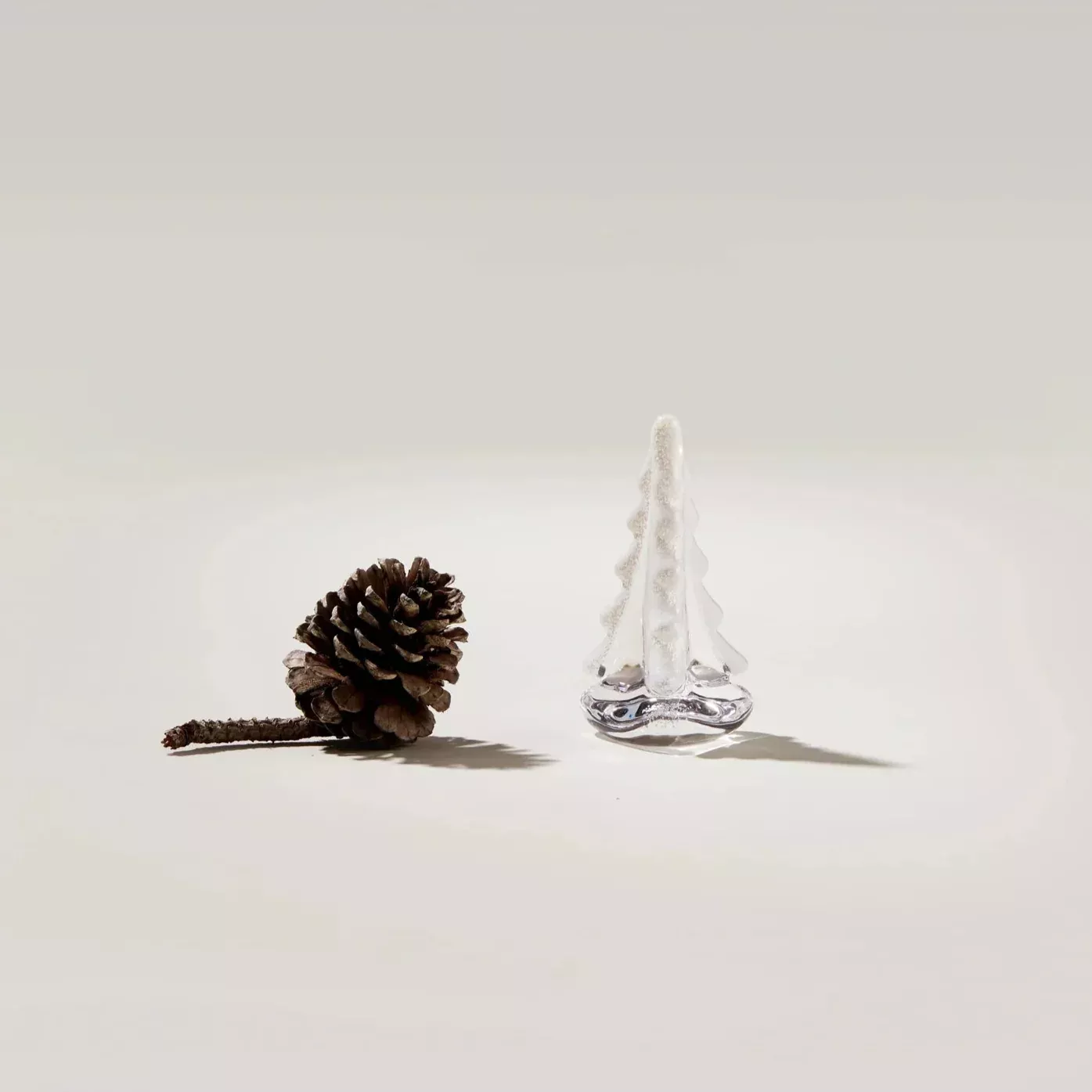 Simon Pearce Snowy Branches Evergreen Glass Tree, 4"